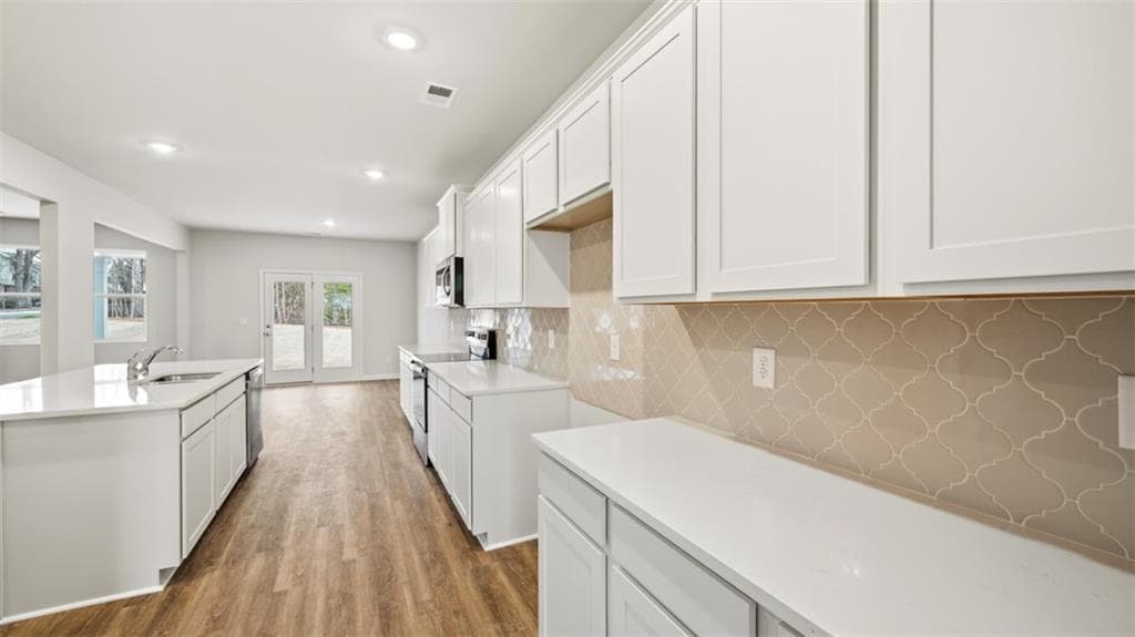 5 bedroom, 3 bathroom, 3,216 sq ft single family residence under contract at 169 Elsa Court, Jefferson, GA 30549 — photo 3