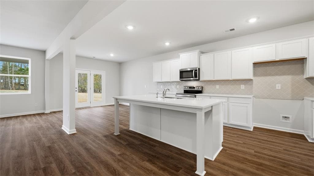 5 bedroom, 3 bathroom, 3,216 sq ft single family residence under contract at 169 Elsa Court, Jefferson, GA 30549 — photo 7