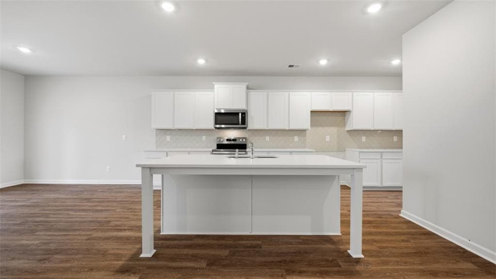 5 bedroom, 3 bathroom, 3,216 sq ft single family residence under contract at 169 Elsa Court, Jefferson, GA 30549 — photo 8