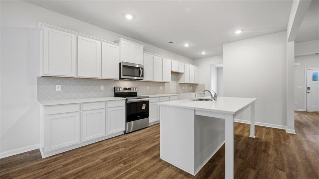 5 bedroom, 3 bathroom, 3,216 sq ft single family residence under contract at 169 Elsa Court, Jefferson, GA 30549 — photo 9
