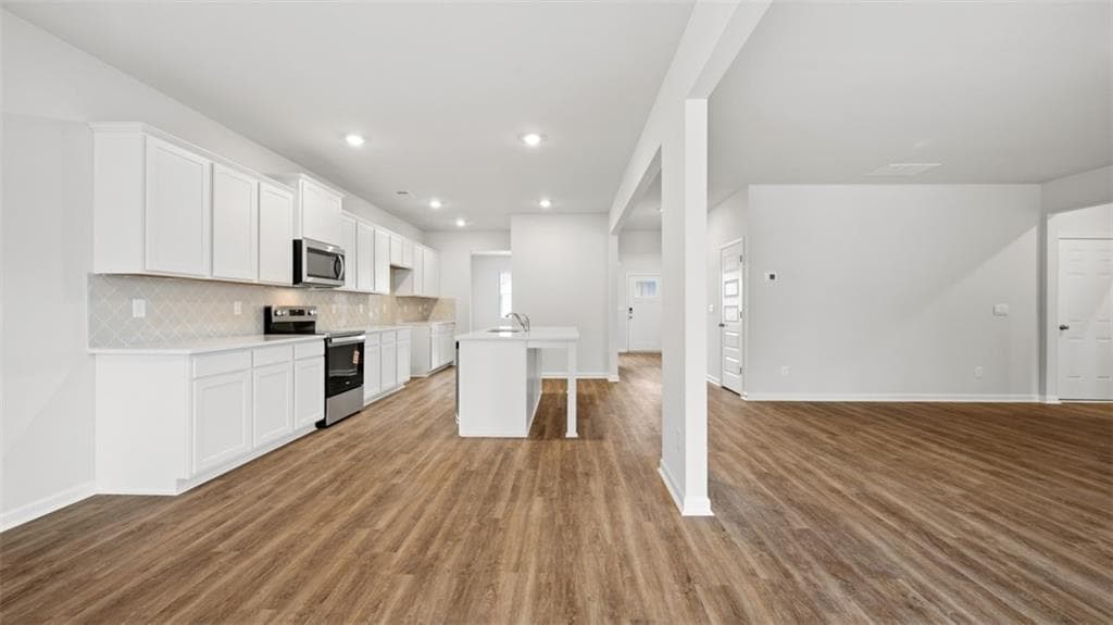 5 bedroom, 3 bathroom, 3,216 sq ft single family residence under contract at 169 Elsa Court, Jefferson, GA 30549 — photo 10