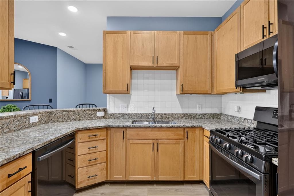 1 bedroom, 2 bathroom, 1,108 sq ft condominium for sale at 799 Hammond Drive 417, Sandy Springs, GA 30328 — photo 6