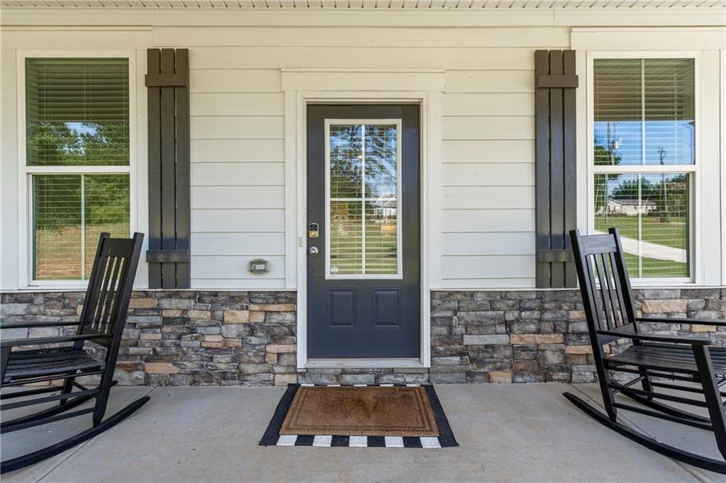 4 bedroom, 3 bathroom, 2,579 sq ft single family residence for sale at 781 Cattle Barn Road, Monroe, GA 30656 — photo 4