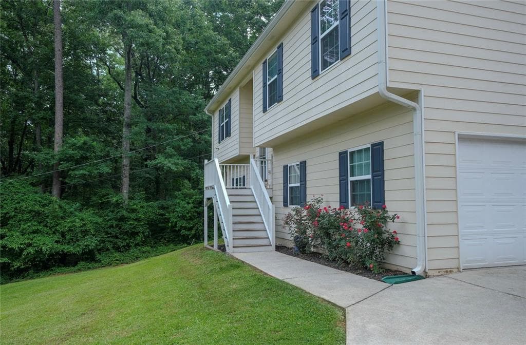 3 bedroom, 2 bathroom, 2,318 sq ft single family residence for sale at 3796 Cannon Drive, Douglasville, GA 30135 — photo 4