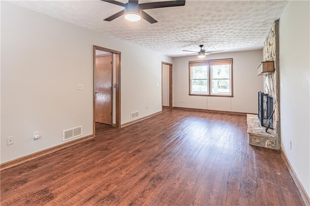 5 bedroom, 5 bathroom, 3,411 sq ft single family residence for sale at 1860 Jett Ridge Road, Cumming, GA 30041 — photo 7
