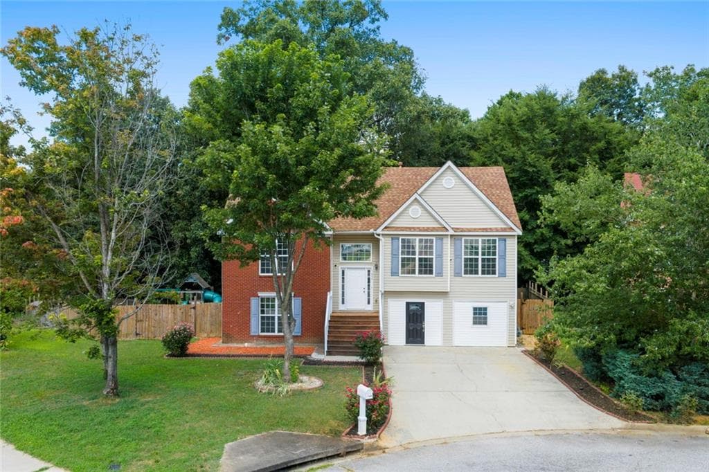 4 bedroom, 3 bathroom, 1,898 sq ft single family residence under contract at 5896 Amerson Lane, Ellenwood, GA 30294 — photo 2