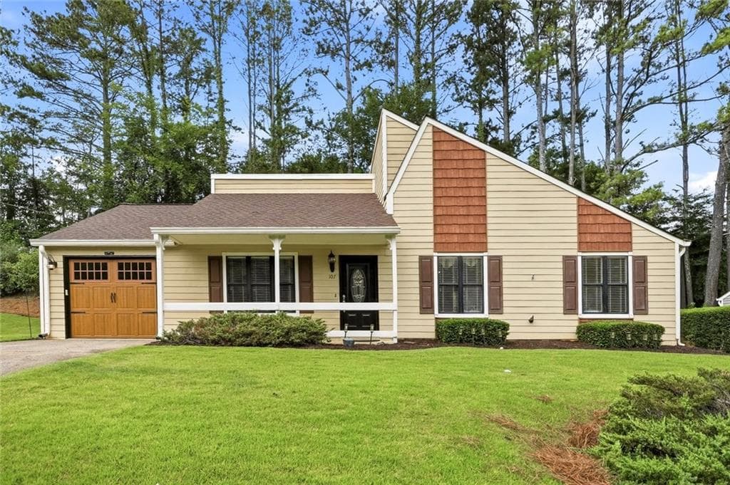 3 bedroom, 2 bathroom, 1,260 sq ft single family residence for sale at 107 Riverchase Drive, Woodstock, GA 30188