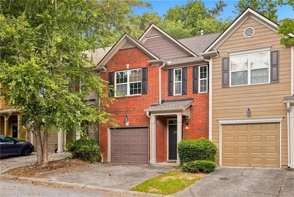 3 bedroom, 3 bathroom, 1,600 sq ft townhouse for sale at 3678 Utoy Drive, Atlanta, GA 30331 — photo 1 of 37