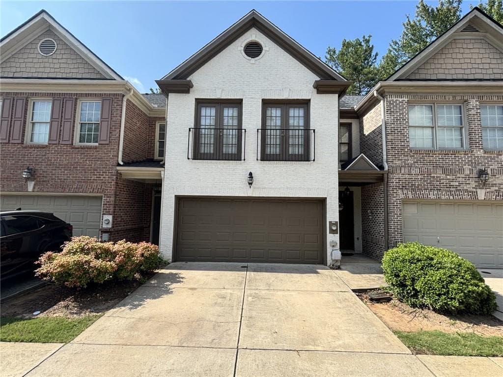 3 bedroom, 3 bathroom, 1,836 sq ft townhouse for rent at 1658 Oakbrook Lake Drive, Norcross, GA 30093 for $2,395 a month — photo 1 of 16