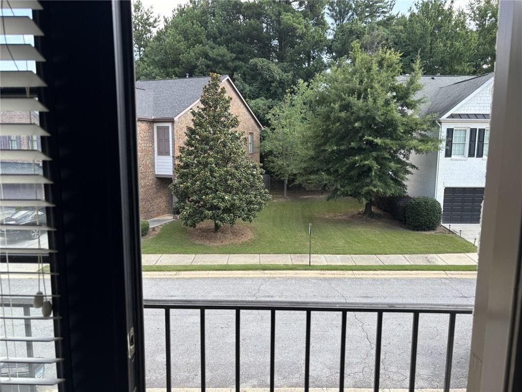 3 bedroom, 3 bathroom, 1,836 sq ft townhouse for rent at 1658 Oakbrook Lake Drive, Norcross, GA 30093 for $2,395 a month — photo 3