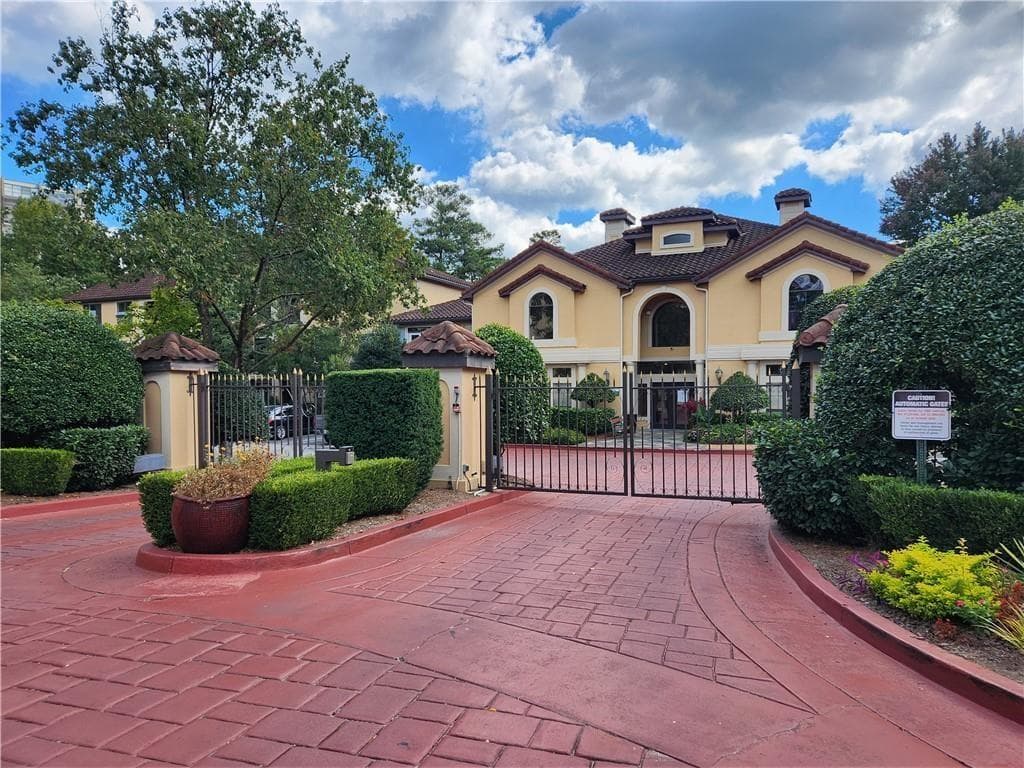 1 bedroom, 1 bathroom, 903 sq ft condominium for rent at 3777 Peachtree Road 735, Atlanta, GA 30319 for $1,750 a month — photo 3