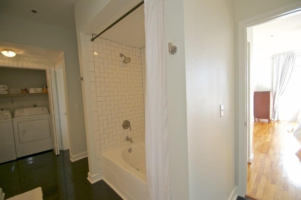 1 bedroom, 1 bathroom, 903 sq ft condominium for rent at 3777 Peachtree Road 735, Atlanta, GA 30319 for $1,750 a month — photo 8