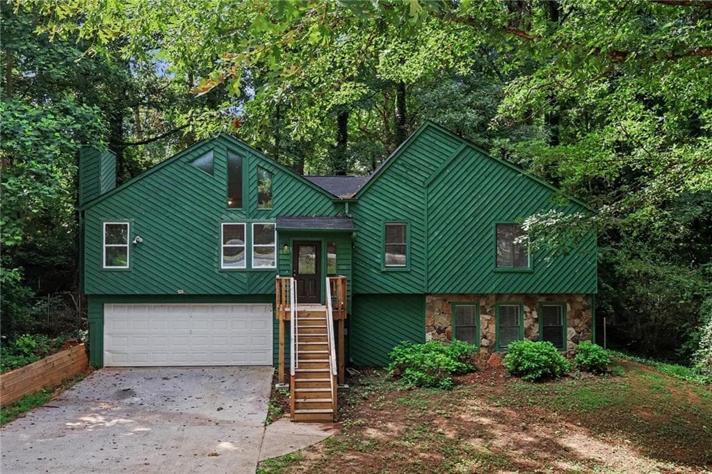 4 bedroom, 3 bathroom, 2,311 sq ft single family residence for sale at 5182 Manitou Way, Stone Mountain, GA 30087 — photo 2