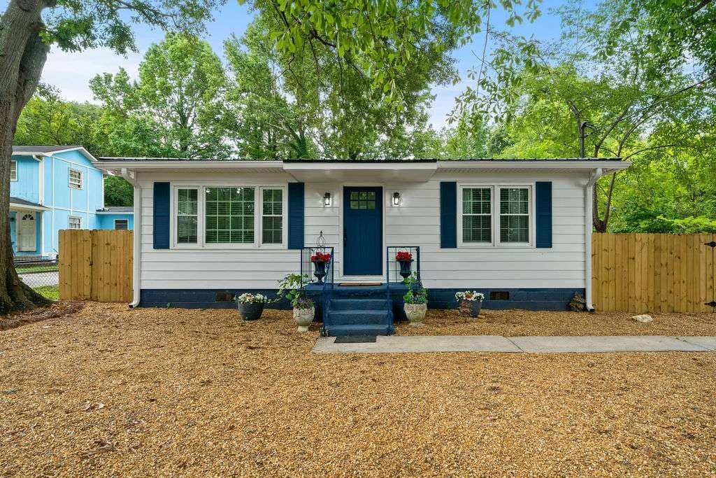 2 bedroom, 1 bathroom, 1,042 sq ft single family residence for sale at 10 Clover Street, Rome, GA 30161 — photo 2