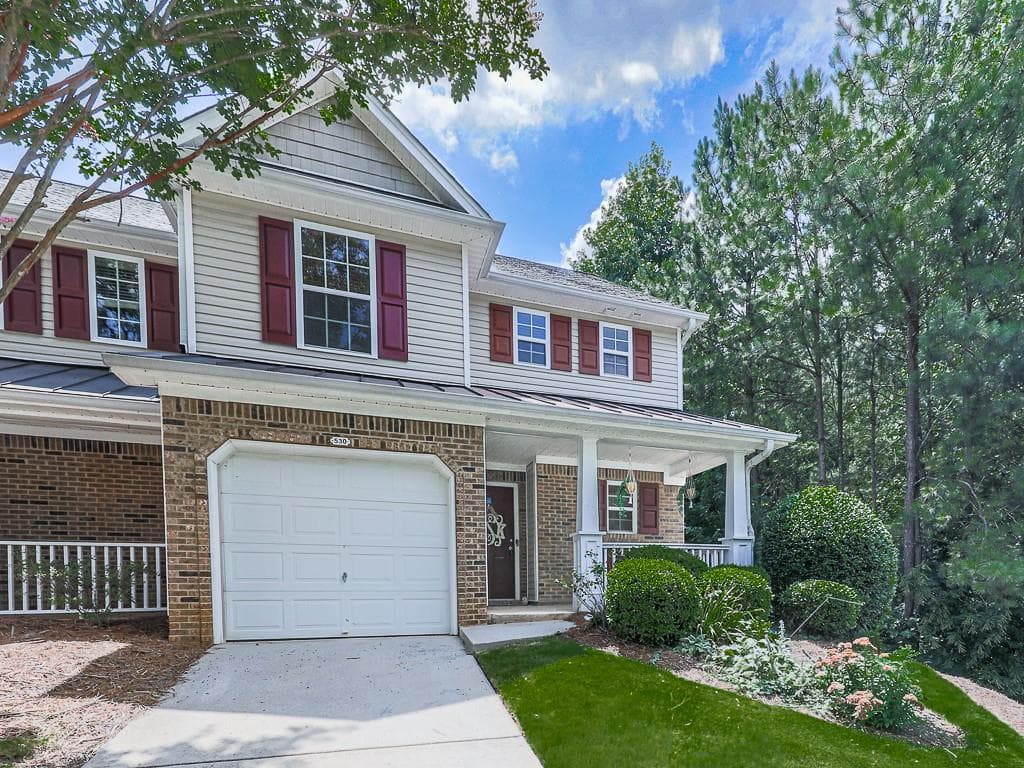 2 bedroom, 3 bathroom, 1,393 sq ft townhouse for sale at 530 Fox Creek Crossing, Woodstock, GA 30188