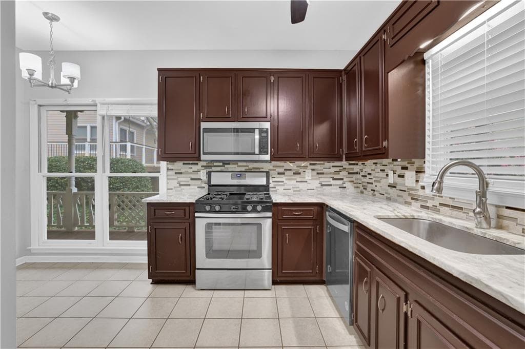 2 bedroom, 3 bathroom, 1,266 sq ft townhouse for sale at 1449 Cambridge Common, Decatur, GA 30033 — photo 2