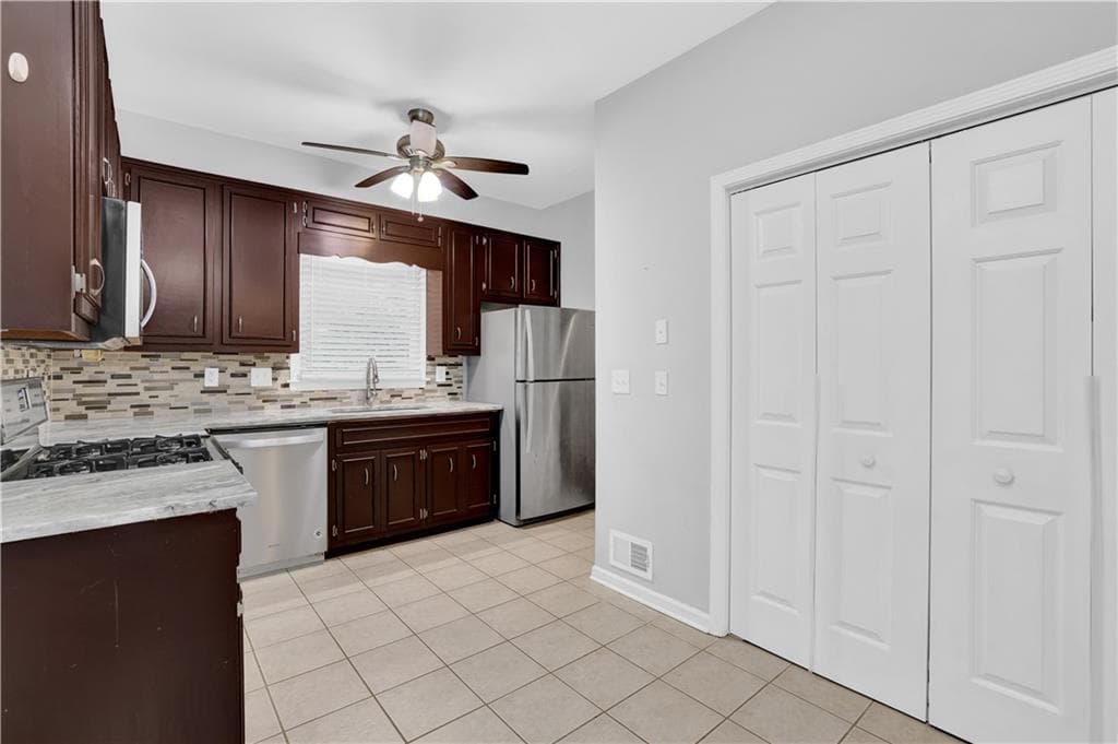 2 bedroom, 3 bathroom, 1,266 sq ft townhouse for sale at 1449 Cambridge Common, Decatur, GA 30033 — photo 4