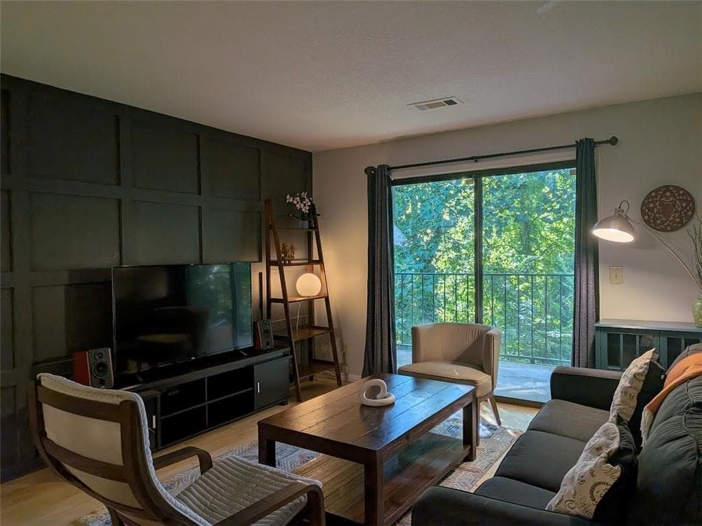 2 bedroom, 2 bathroom, 949 sq ft condominium for sale at 2657 Lenox Road 204, Atlanta, GA 30324 — photo 1 of 24