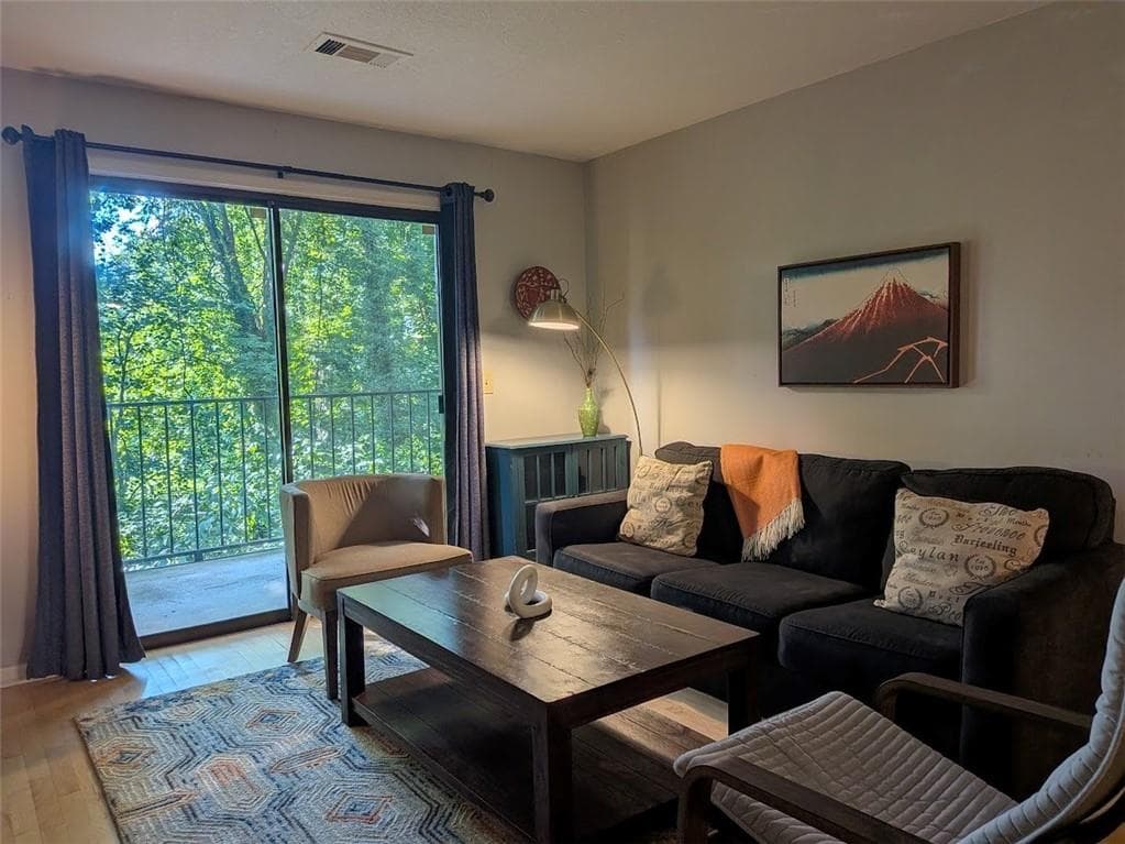 2 bedroom, 2 bathroom, 949 sq ft condominium for sale at 2657 Lenox Road 204, Atlanta, GA 30324 — photo 2