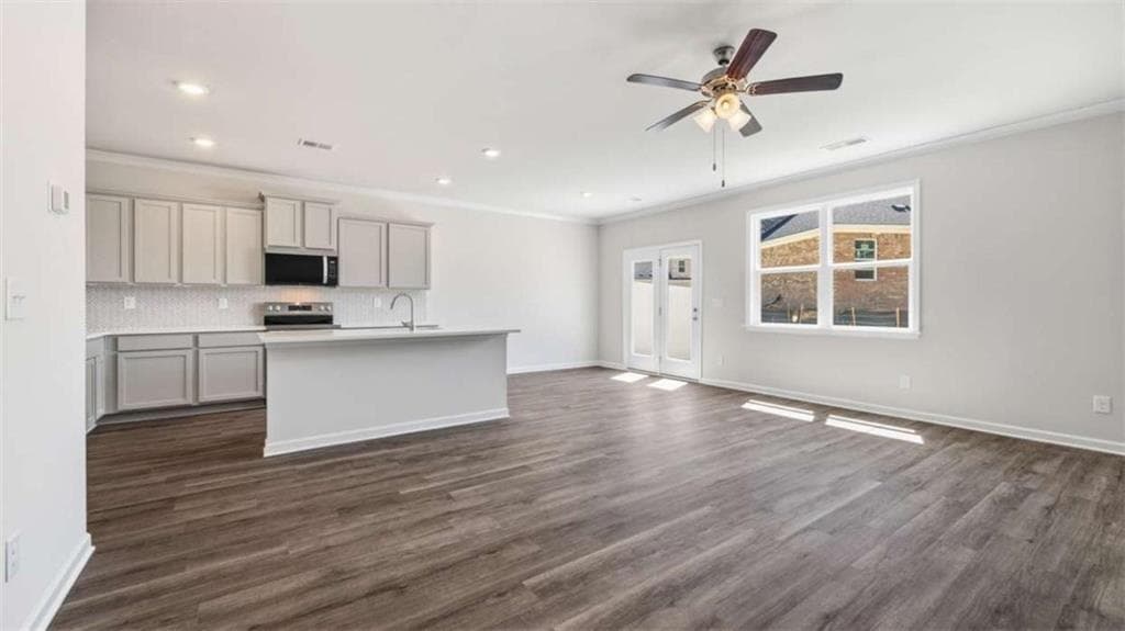 3 bedroom, 3 bathroom, 1,830 sq ft townhouse for sale at 224 Sound Circle, Stockbridge, GA 30281 — photo 3