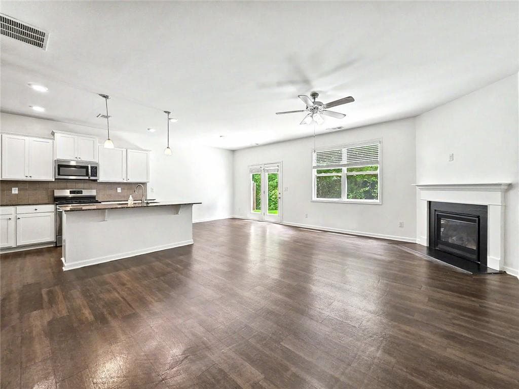 3 bedroom, 3 bathroom, 1,965 sq ft single family residence for sale at 130 Woodhouse Circle, Acworth, GA 30102 — photo 5