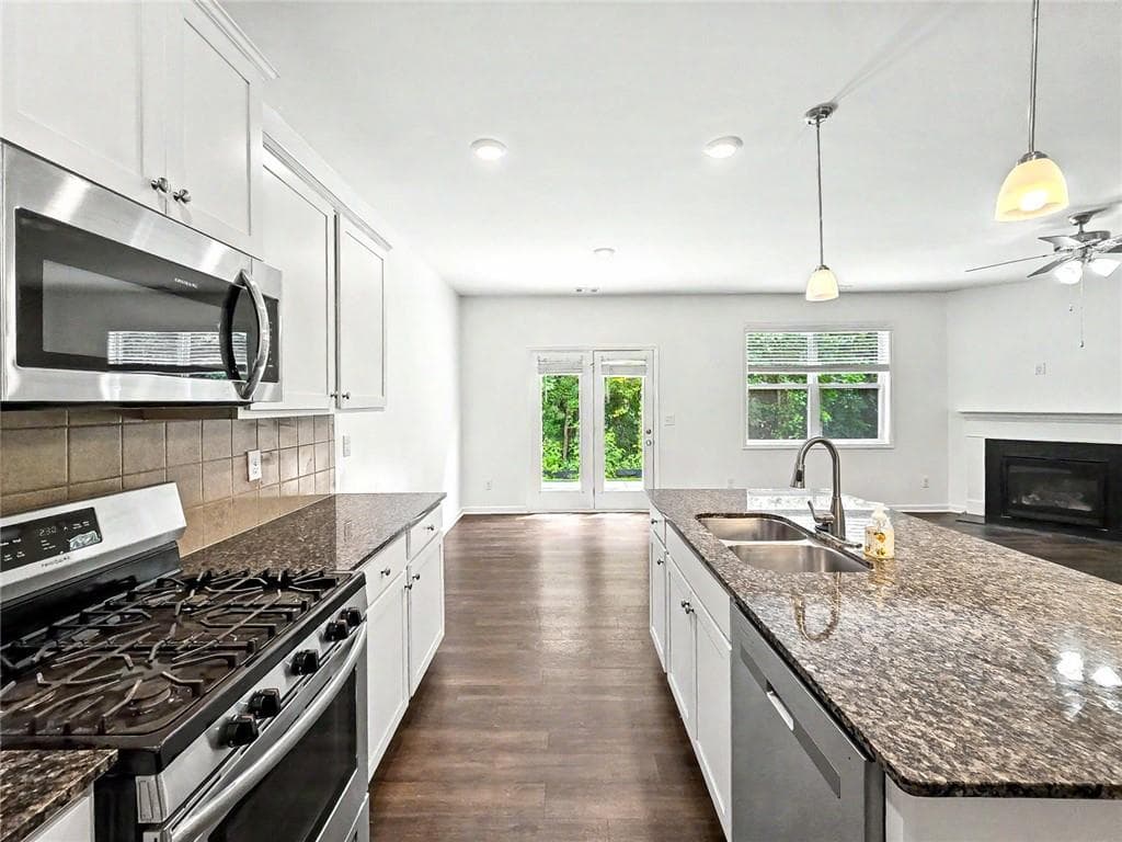 3 bedroom, 3 bathroom, 1,965 sq ft single family residence for sale at 130 Woodhouse Circle, Acworth, GA 30102 — photo 9