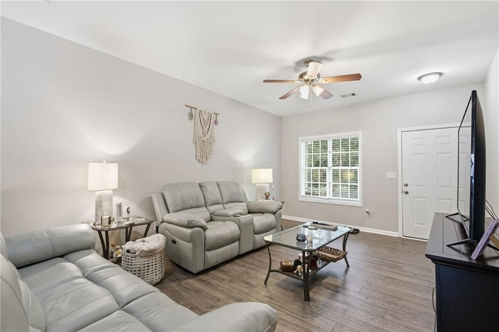 3 bedroom, 3 bathroom, 1,658 sq ft condominium for sale at 3135 Cedar Glade Lane, Buford, GA 30519 — photo 4