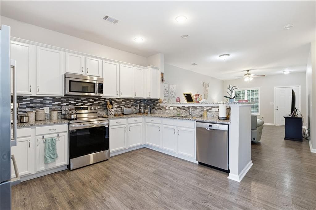 3 bedroom, 3 bathroom, 1,658 sq ft condominium for sale at 3135 Cedar Glade Lane, Buford, GA 30519 — photo 9