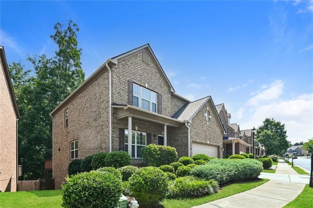 4 bedroom, 3 bathroom, 2,508 sq ft single family residence under contract at 3565 Flycatcher Way, Duluth, GA 30097 — photo 2