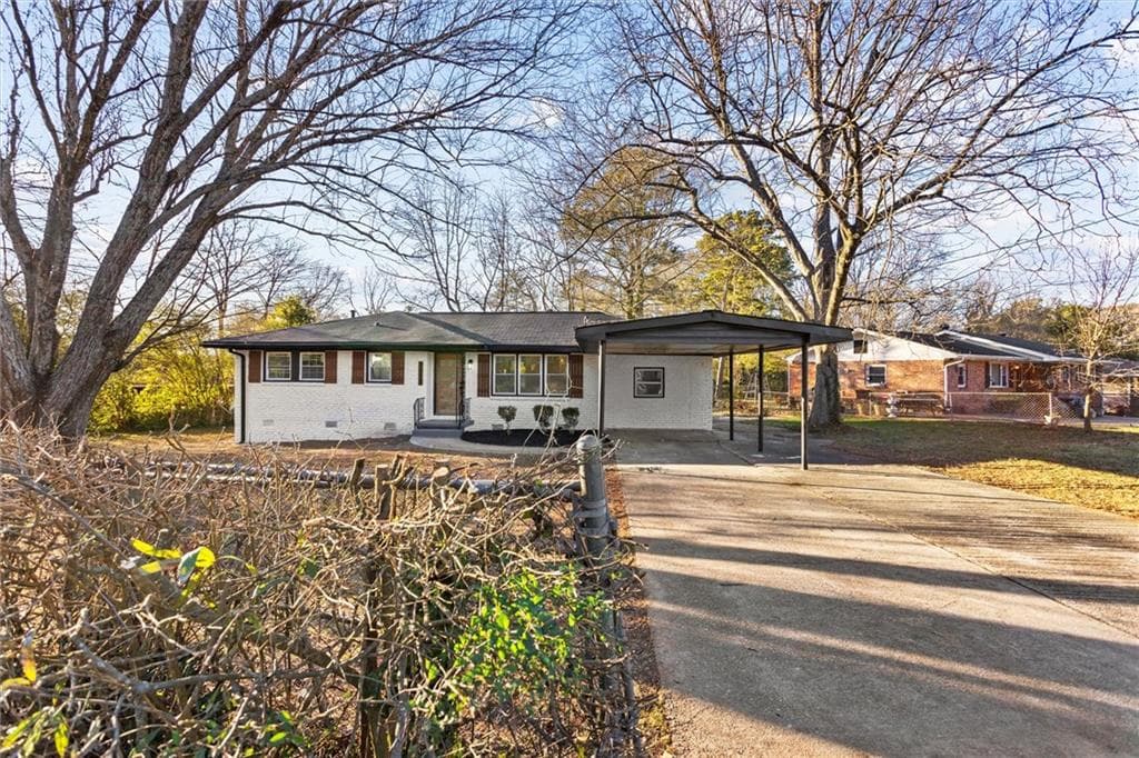 3 bedroom, 2 bathroom, 1,309 sq ft single family residence for sale at 3658 Brookcrest Circle, Decatur, GA 30032 — photo 2