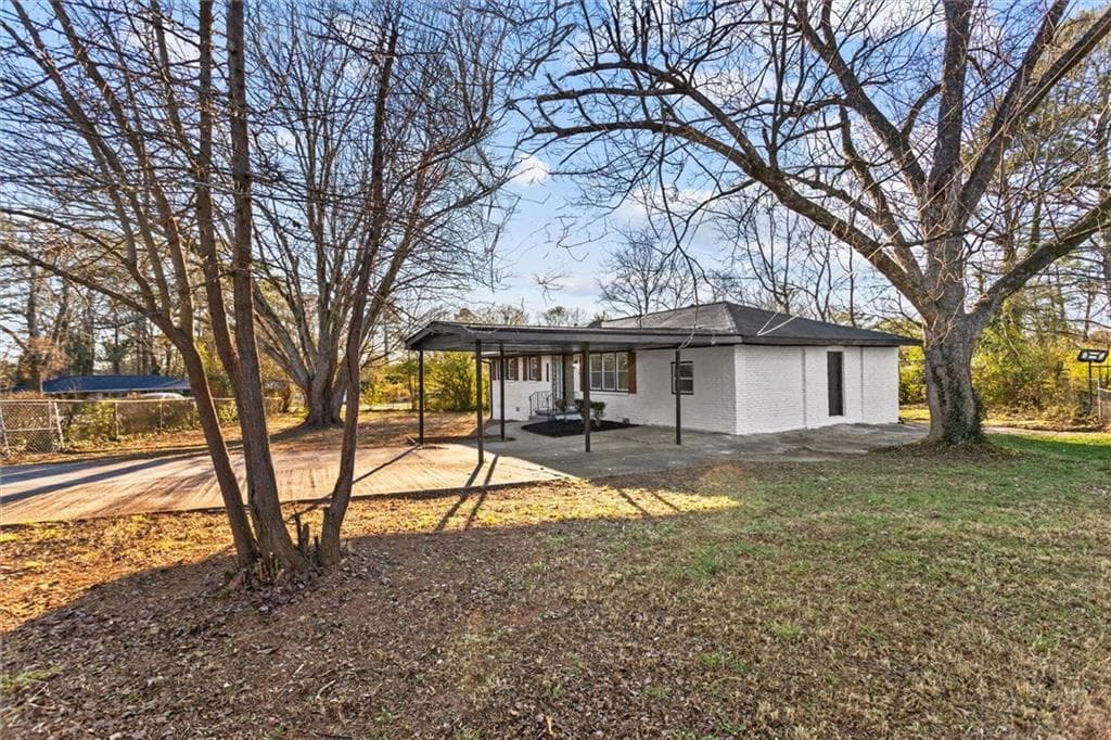 3 bedroom, 2 bathroom, 1,309 sq ft single family residence for sale at 3658 Brookcrest Circle, Decatur, GA 30032 — photo 4