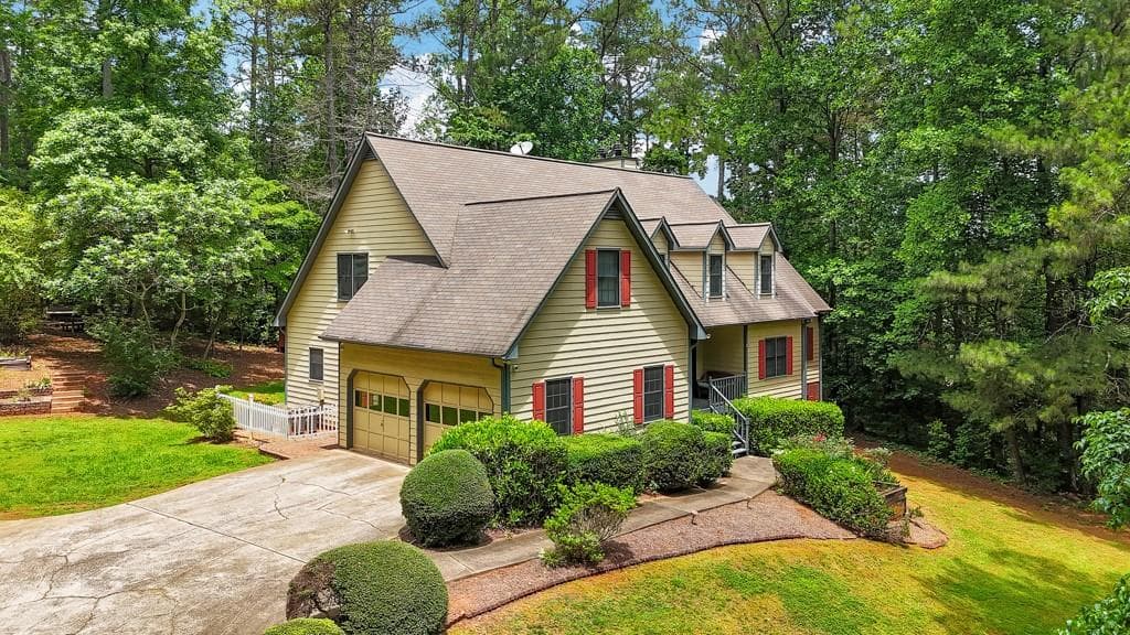 5 bedroom, 4 bathroom, 4,022 sq ft single family residence for sale at 2051 E Piedmont Road, Marietta, GA 30062 — photo 3