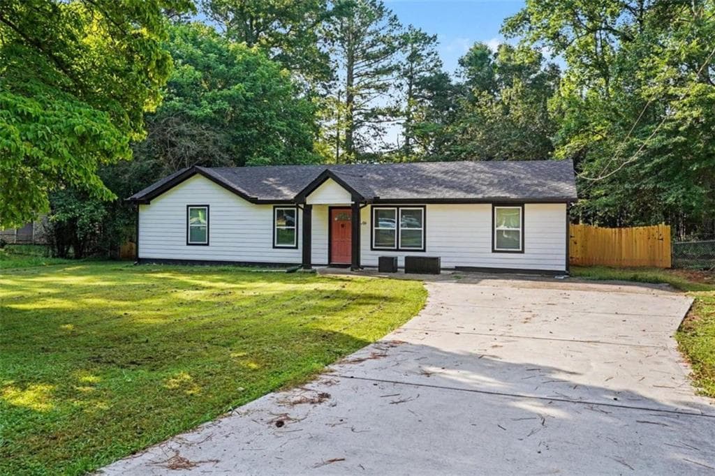 4 bedroom, 2 bathroom, 1,526 sq ft single family residence for sale at 166 Kipling Way, Riverdale, GA 30274 — photo 2