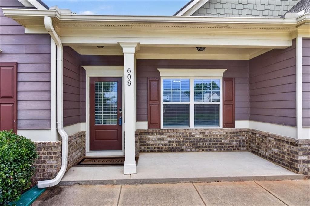 3 bedroom, 4 bathroom, 2,465 sq ft single family residence under contract at 608 Darnell Road, Canton, GA 30115 — photo 3