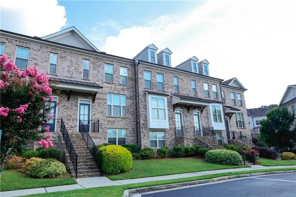 3 bedroom, 4 bathroom, 2,150 sq ft townhouse for sale at 2117 Parkside Glen View, Duluth, GA 30097 — photo 2