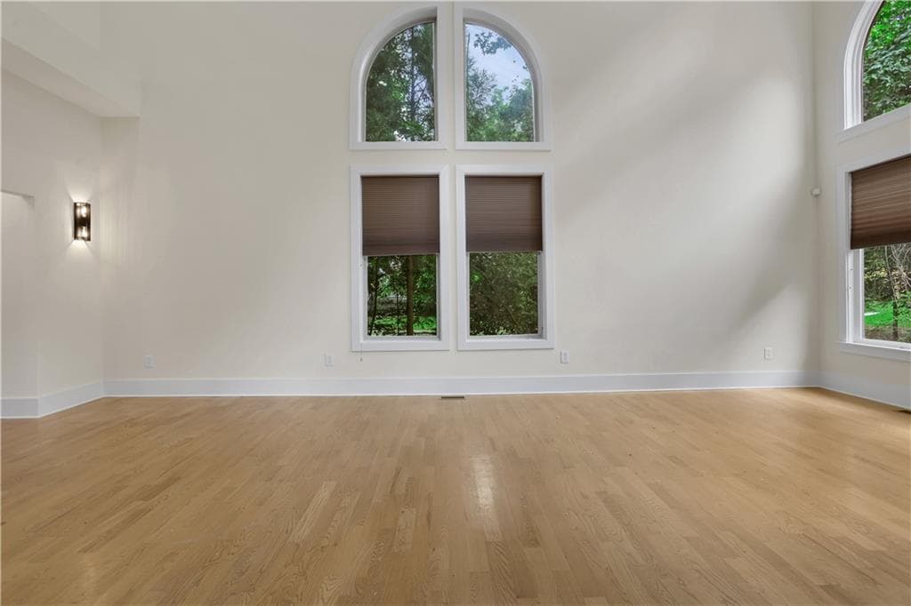 6 bedroom, 5 bathroom, 3,418 sq ft single family residence for rent at 3228 Silver Lake Drive, Atlanta, GA 30319 for $6,500 a month — photo 2