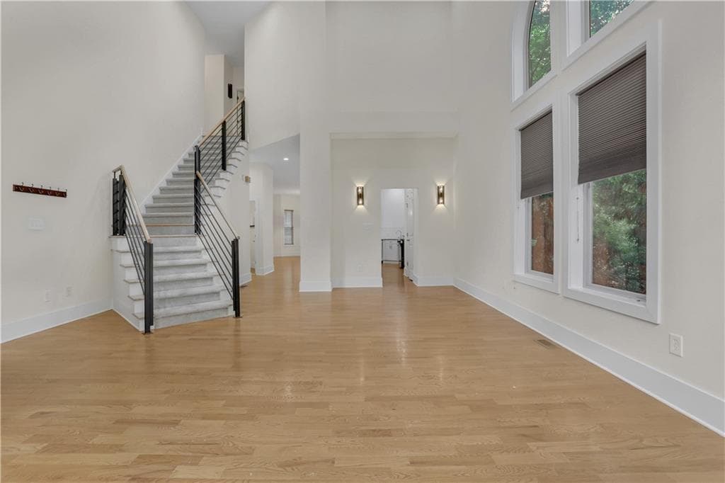6 bedroom, 5 bathroom, 3,418 sq ft single family residence for rent at 3228 Silver Lake Drive, Atlanta, GA 30319 for $6,500 a month — photo 3