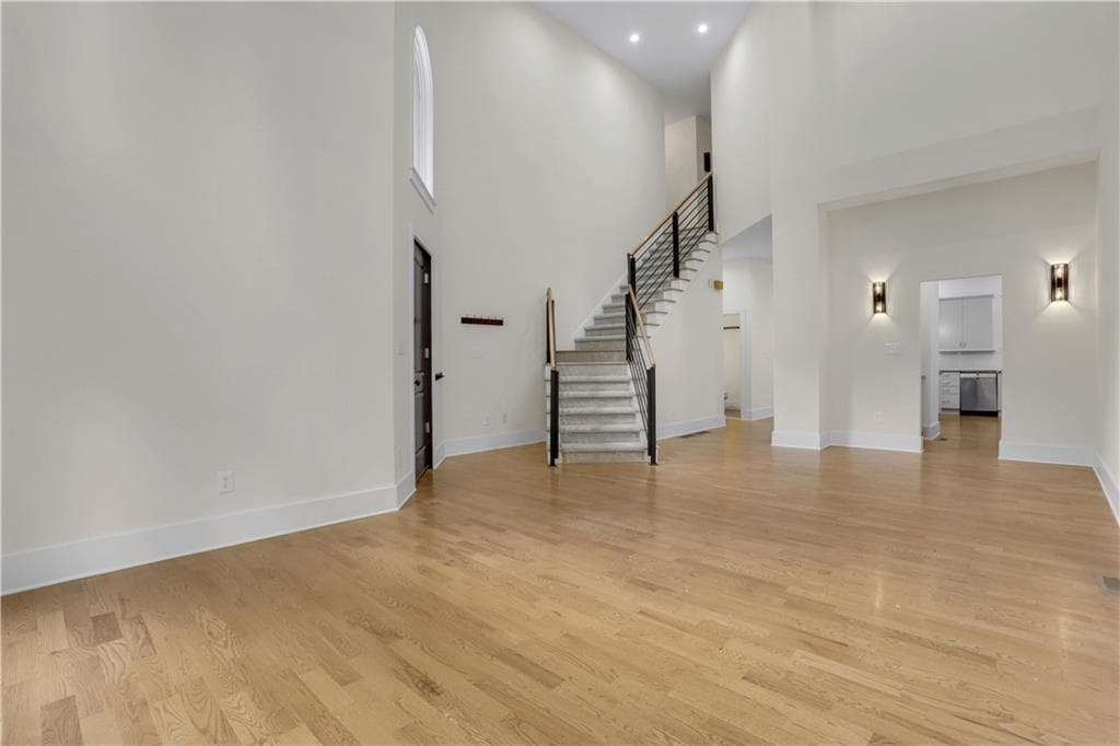 6 bedroom, 5 bathroom, 3,418 sq ft single family residence for rent at 3228 Silver Lake Drive, Atlanta, GA 30319 for $6,500 a month — photo 4
