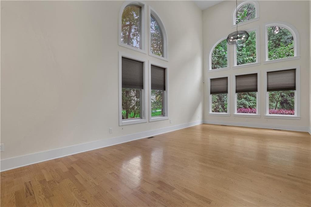 6 bedroom, 5 bathroom, 3,418 sq ft single family residence for rent at 3228 Silver Lake Drive, Atlanta, GA 30319 for $6,500 a month — photo 6