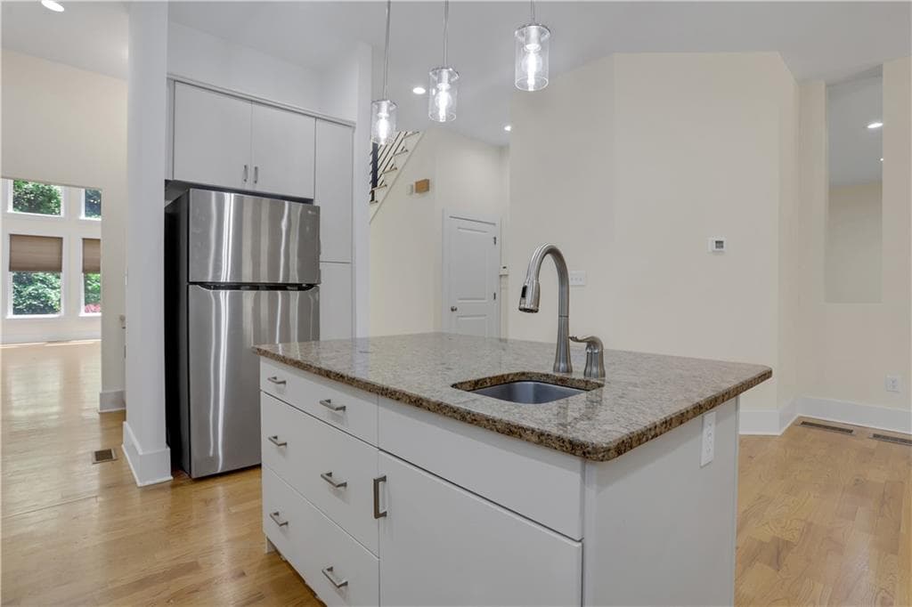 6 bedroom, 5 bathroom, 3,418 sq ft single family residence for rent at 3228 Silver Lake Drive, Atlanta, GA 30319 for $6,500 a month — photo 10