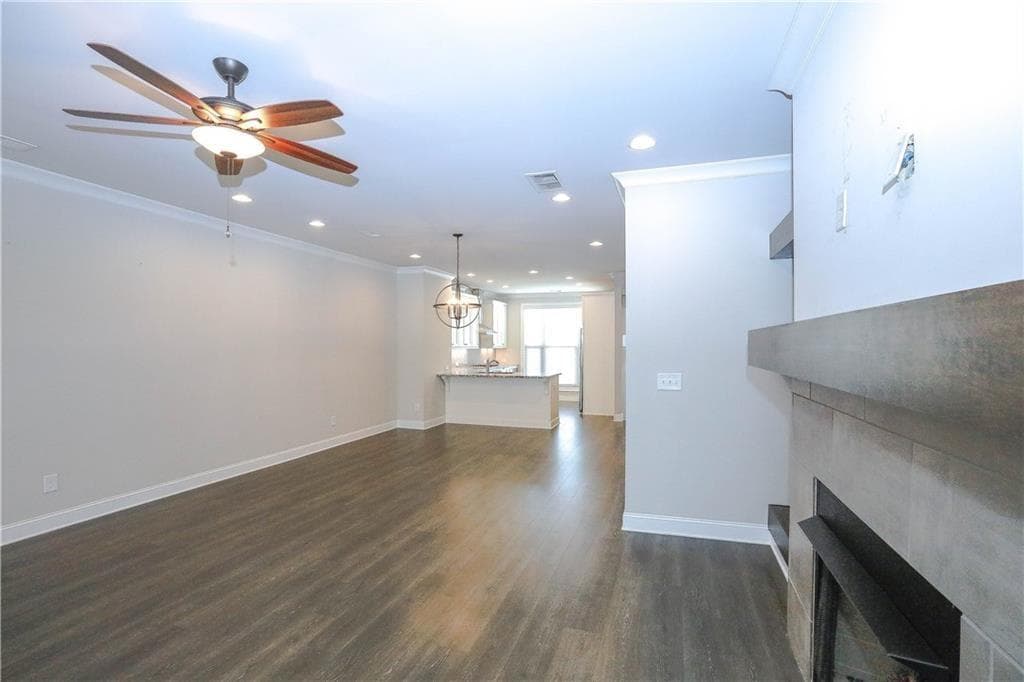 3 bedroom, 4 bathroom, 2,150 sq ft townhouse for sale at 2117 Parkside Glen View, Duluth, GA 30097 — photo 9