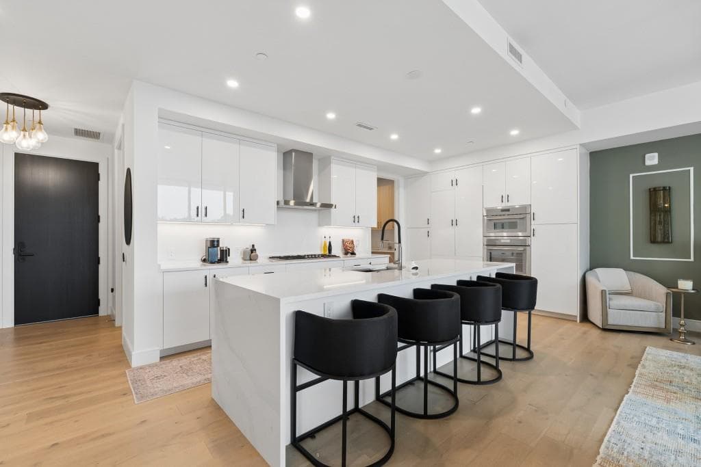 2 bedroom, 2 bathroom, 1,527 sq ft condominium for rent at 2425 Peachtree Road 607, Atlanta, GA 30305 for $7,900 a month — photo 8