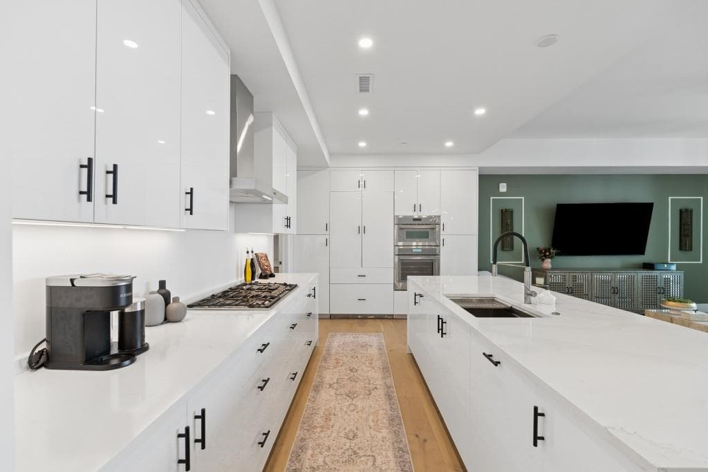 2 bedroom, 2 bathroom, 1,527 sq ft condominium for rent at 2425 Peachtree Road 607, Atlanta, GA 30305 for $7,900 a month — photo 10