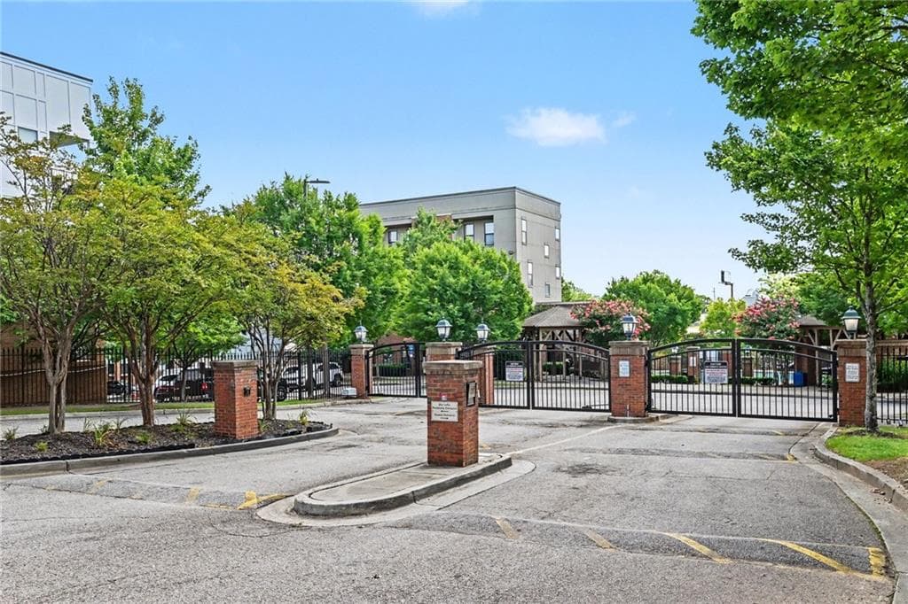 1 bedroom, 1 bathroom, 696 sq ft condominium for sale at 898 Oak Street 1220, Atlanta, GA 30310 — photo 6