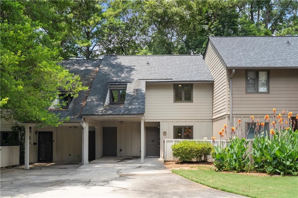 3 bedroom, 3 bathroom, 1,516 sq ft condominium for sale at 922 Cedar Creek, Marietta, GA 30067