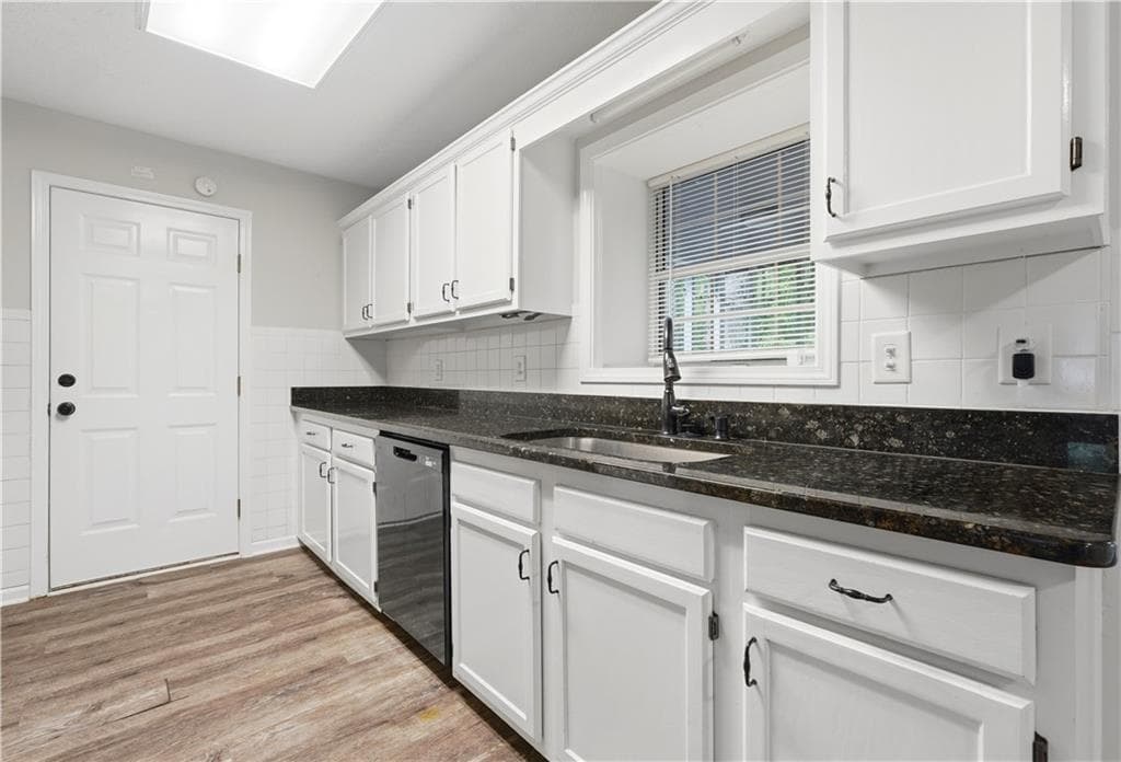 4 bedroom, 3 bathroom, 1,741 sq ft single family residence under contract at 135 Dunwick Lane, Mcdonough, GA 30253 — photo 7
