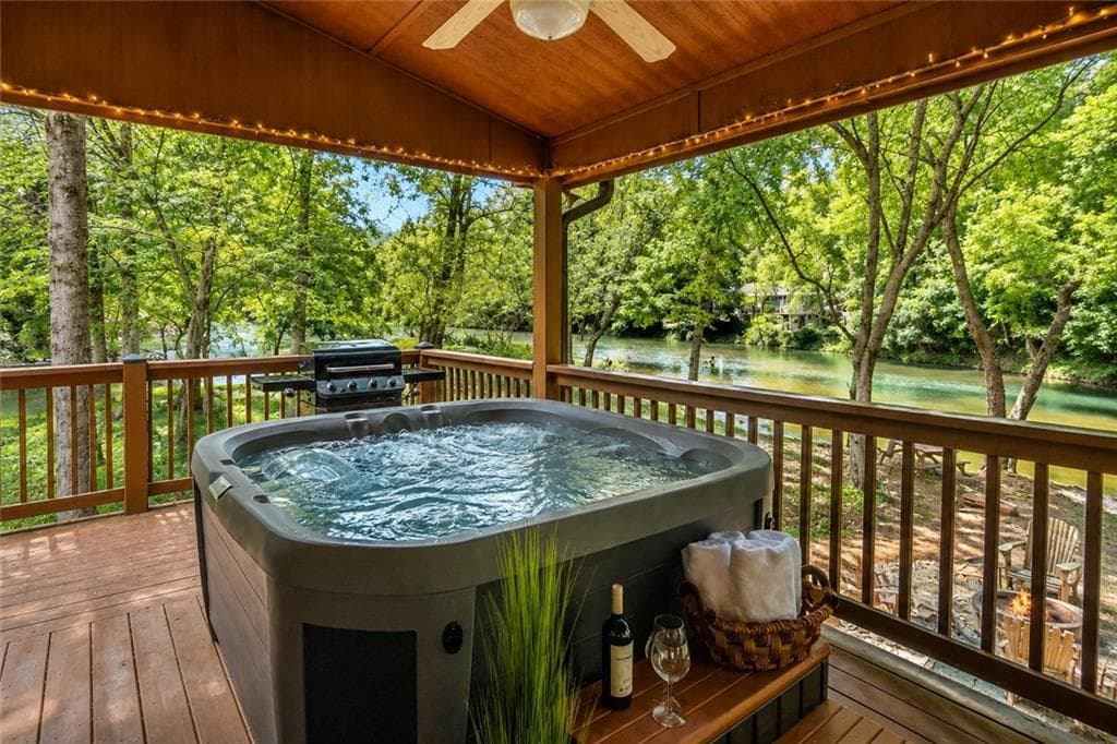 2 bedroom, 2 bathroom, 1,516 sq ft single family residence for sale at 46 Floral Court, Ellijay, GA 30540 — photo 2