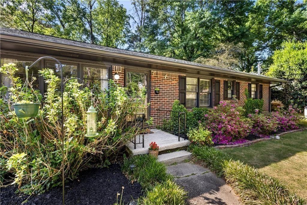 3 bedroom, 1 bathroom, 1,272 sq ft single family residence for rent at 2859 Concord Drive, Decatur, GA 30033 for $2,395 a month — photo 3