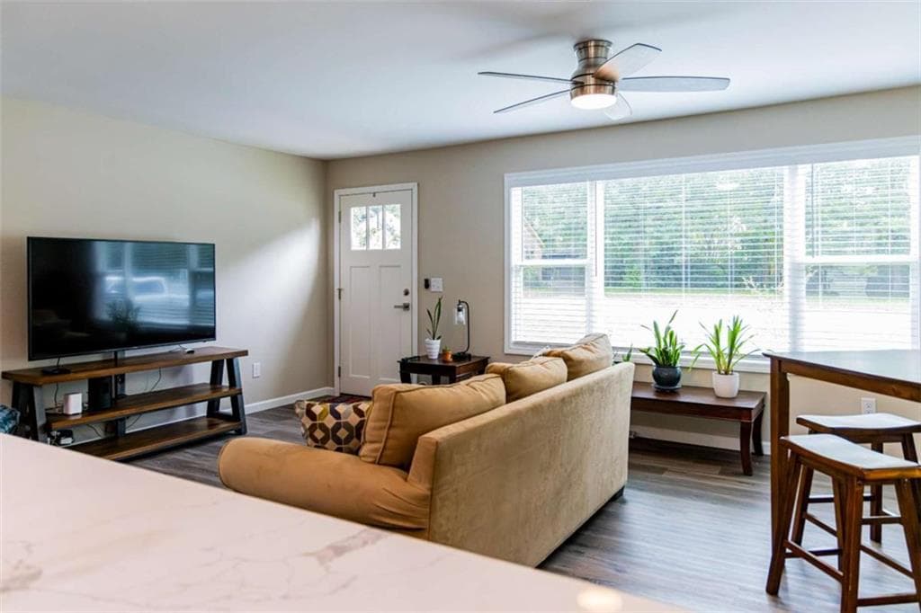 2 bedroom, 1 bathroom, 981 sq ft single family residence under contract at 803 Charlton Street, Rome, GA 30165 — photo 5