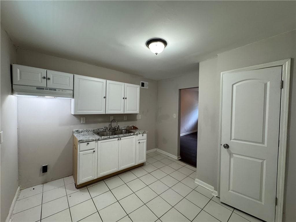 2 bedroom, 1 bathroom, 800 sq ft condominium for rent at 2430 Perry Boulevard, Atlanta, GA 30318 for $1,490 a month — photo 2